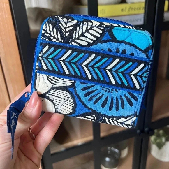 NWOT VERA BRADLEY mini wallet BLACK BLUE & WHITE BLUE BAYOU 4.5"X5” y2k - Picture 2 of 4